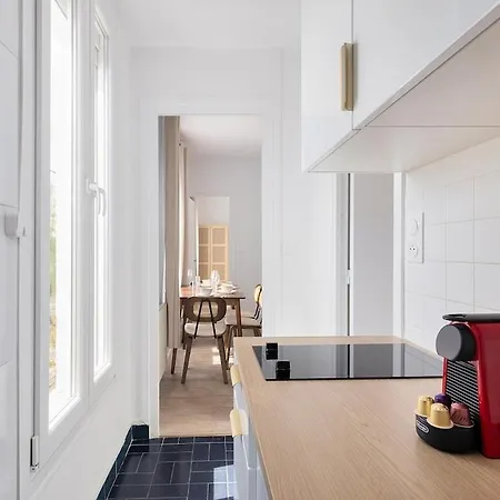 4p Paris Elegant In Montparnasse Percy *